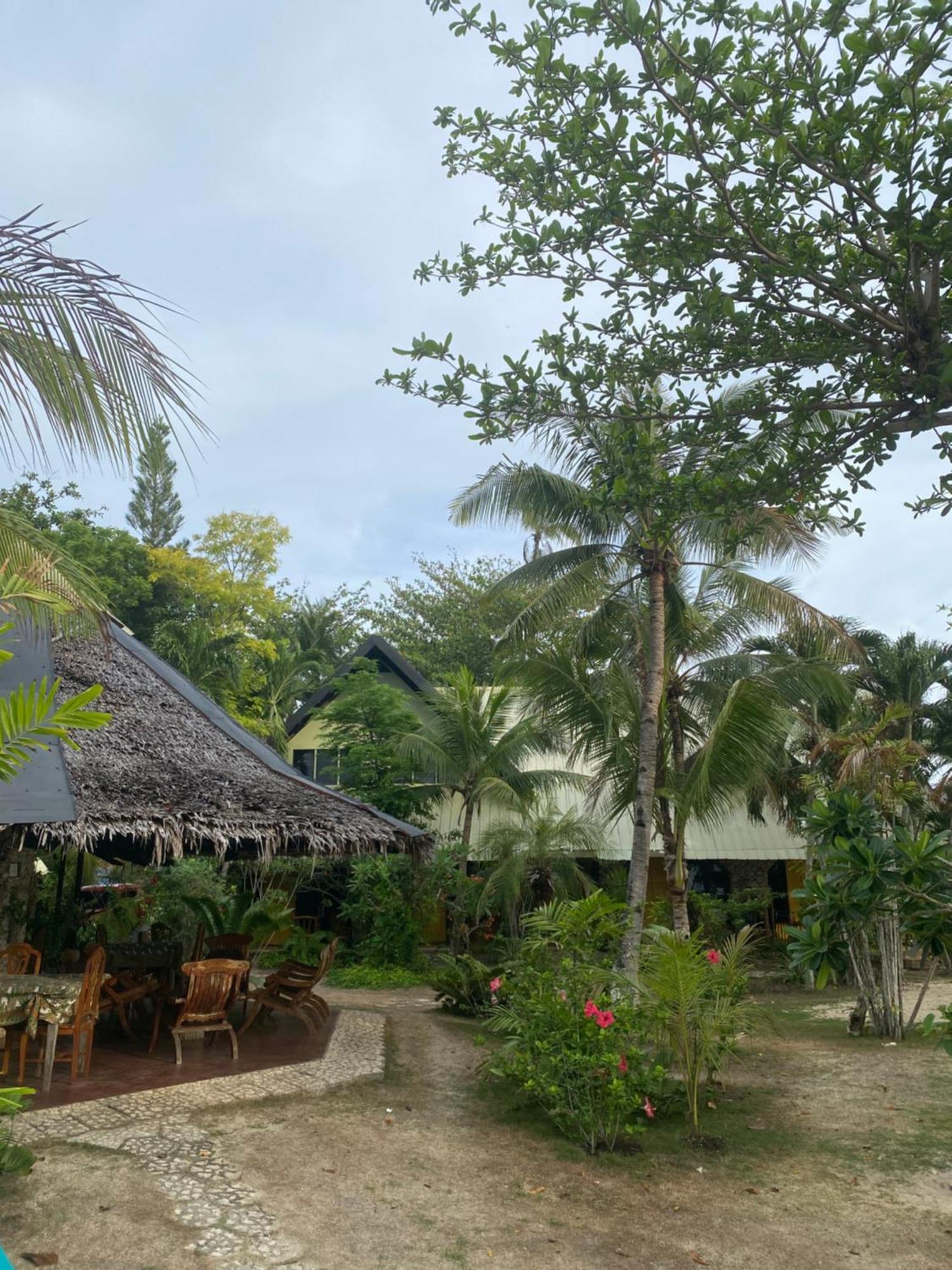 Ravenala Beach Bungalows Moalboal Exteriör bild