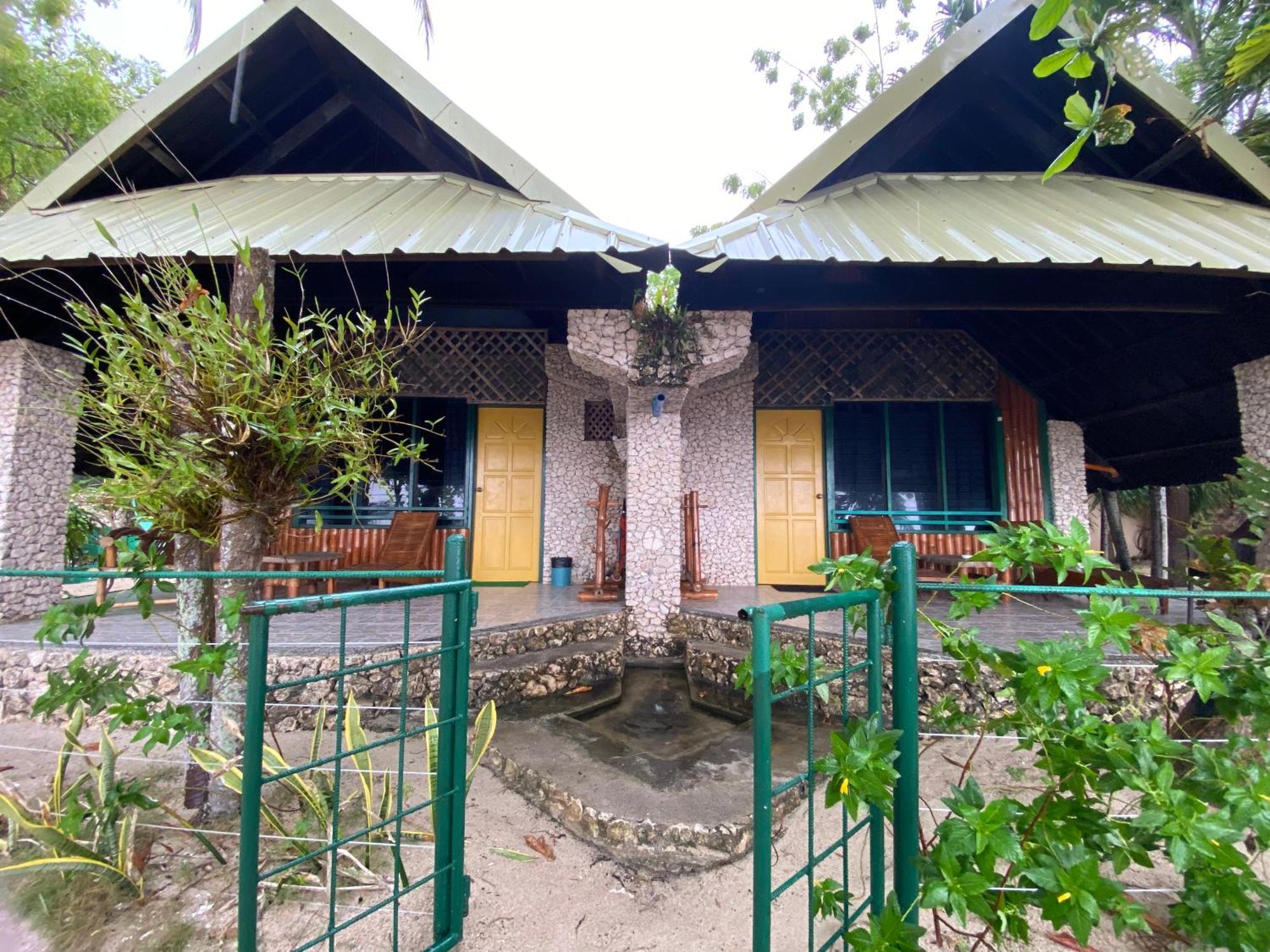 Ravenala Beach Bungalows Moalboal Exteriör bild