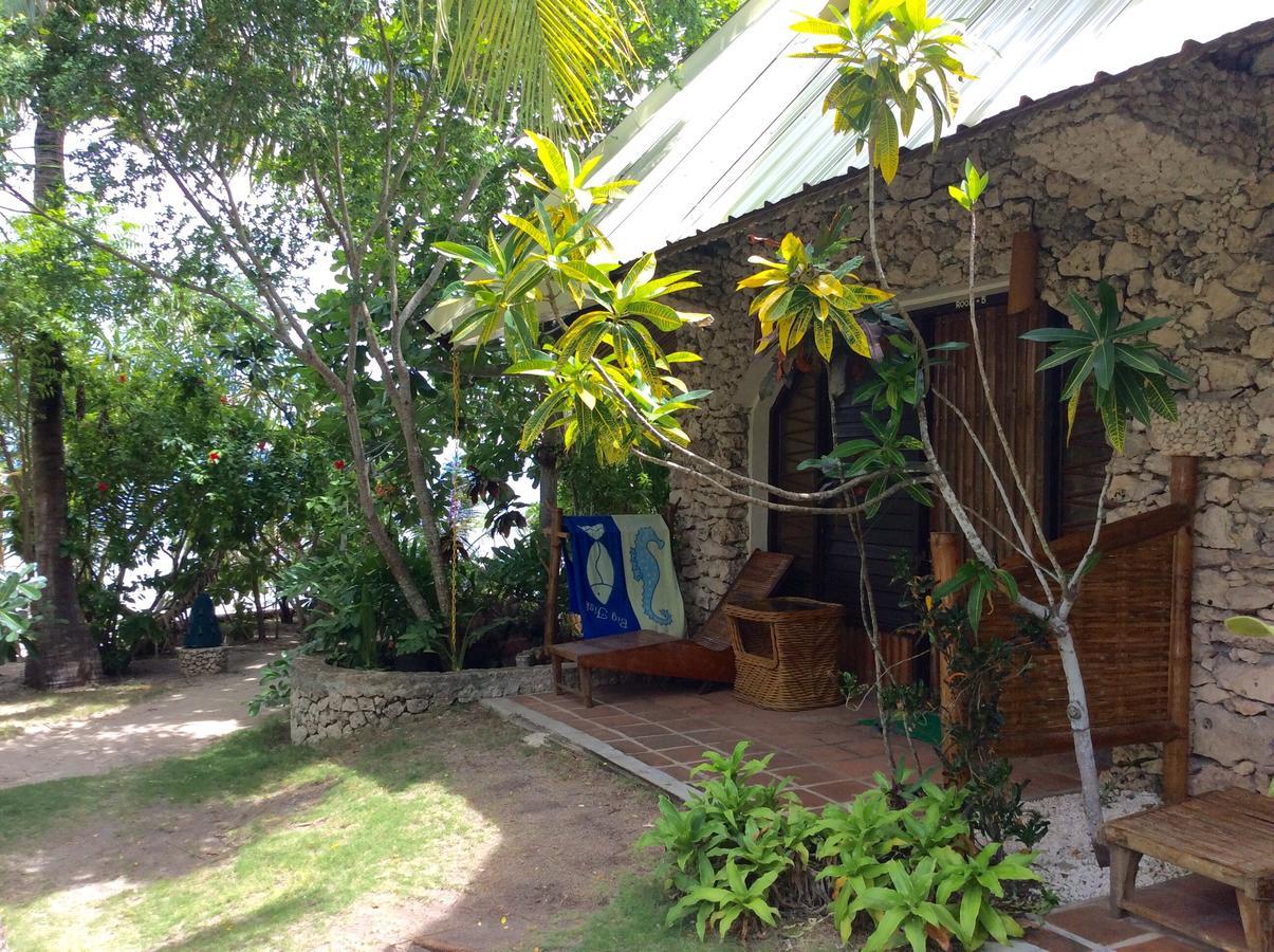 Ravenala Beach Bungalows Moalboal Exteriör bild